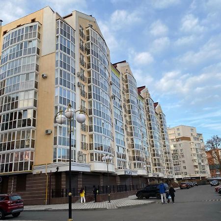 פולטבה Світлі Апартаменти В Самому Центрі Біля Корпусного Парку - Мережа Helen מראה חיצוני תמונה